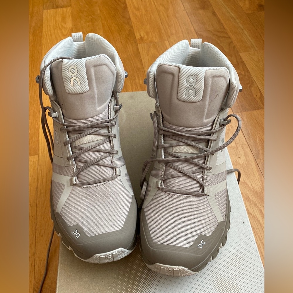 NWT ON Running waterproof lightweight Hiking boot